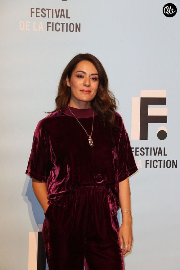 Sofia Essaidi lors du photocall de « Les Combattantes » à l'occasion de la 24e édition du Festival de la fiction télévisée de La Rochelle, le 15 septembre 2022.