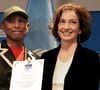 Nouveau rôle pour Pharrell Williams

Pharrell Williams et Audrey Azoulay - Le rappeur, producteur et créateur de mode américain Pharrell Williams reçoit un diplôme de la directrice générale de l'UNESCO A.Azoulay en tant qu'Ambassadeur de bonne volonté de l'UNESCO pour les arts, l'éducation et l'entreprenariat, au siège de l'UNESCO, à Paris.
© Stéphane Lemouton / Bestimage