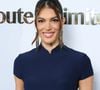 Le jeune couple est actuellement en séjour à Saint-Tropez.
Iris Mittenaere au photocall du Grand Dîner en toute intimité avec Dadju sur la plage de l'hôtel Carlton, à Cannes, le 17 mai 2025.
Photo : Lionel Urman / Bestimage