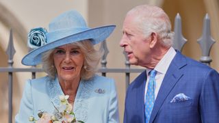 Ce proche de Charles III et Camilla a fait un retour inattendu dans la lumière lors de la messe de Pâques et ça ne va pas faire que des heureux...