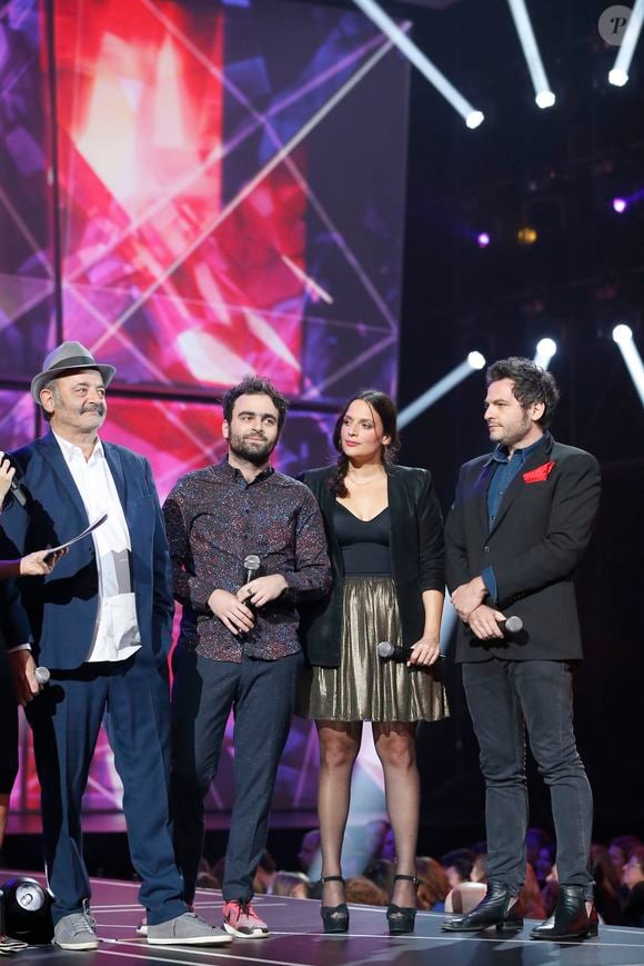 Le père de quatre enfants :  Émilie, réalisatrice et documentariste, Matthieu (M), Anna (dite Nach) et Joseph (dit Selim), tous quatre chanteurs, doivent 

Louis Chedid et ses enfants Joseph Chedid, Anna Chedid et Matthieu Chedid - Cérémonie des 31ème Victoires de la Musique au Zénith de Paris. Le 12 février 2016