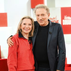 Exclusif - Véronique Sanson et Michel Drucker - Enregistrement de l'émission Vivement dimanche au studio Rive gauche, presentée par Michel Drucker le 13 ami 2025. Diffusion sur France 3 le 18/05/2025. © Guillaume Gaffiot/Bestimage