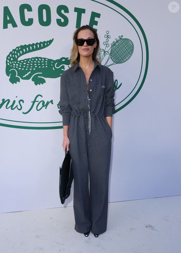 Tine Van Cauwenberghe au photocall du défilé Lacoste Collection Femme Prêt-à-Porter Printemps/Eté 2026 lors de la Fashion Week de Paris (PFW), au Lycée Carnot, à Paris, France, le 5 octobre 2025. © Sam Delpech/Bestimage