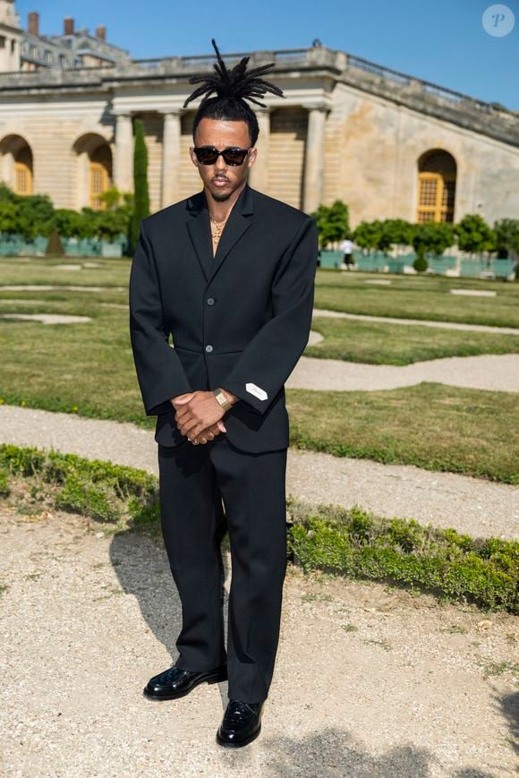 Jules Koundé - VIP @ Défilé de mode Jacquemus dans les jardins de l’Orangerie à Versailles le 29 juin 2025. au photocall du défilé Jaquemus de la mode homme Printemps/Été 2026 dans le cadre de la Fashion Week de Paris dans les jardins de l’Orangerie à Versailles, France, le 29, 2025. © Olivier Borde/Bestimage