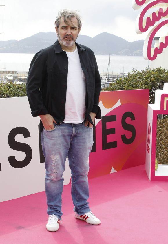 Arnaud Henriet au photocall de la série "Demain nous appartient" lors de la 5ème saison du festival International des Séries "Canneseries" à Cannes, France, le 2 avril 2022. © Denis Guignebourg/Bestimage