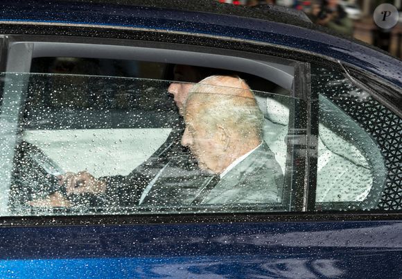 Le roi Charles arrive à Clarence House, à Londres, Royaume-Uni, le 10 septembre 2025. Buckingham Palace a confirmé que le roi avait pris un thé privé avec son fils, le duc de Sussex, lors d'une visite de la résidence royale qui a duré environ 50 minutes. © The Sun/News Licensing/ABACA