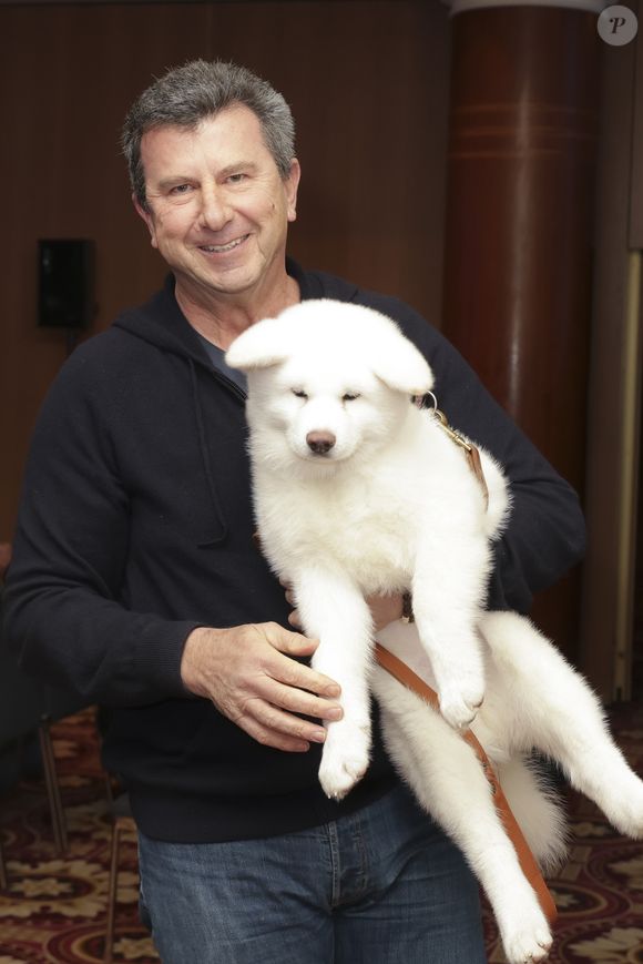 Exclusif -   Pascal Bataille avec son chien lors de la conférence de presse "Défi d'Elles 2024" à Paris le 10 janvier 2024.
© Jack Tribeca / Bestimage