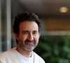 "Son éducation ? On essaye avec sa mère de faire au mieux, de tirer le meilleur de celles reçues de nos parents.", avoue l'humoriste au sujet de Milo, son premier fils.

Mathieu Madénian au village lors des Internationaux de France de Tennis de Roland Garros 2025. Paris, le 28 mai 2025. © Jacovides / Moreau / Bestimage