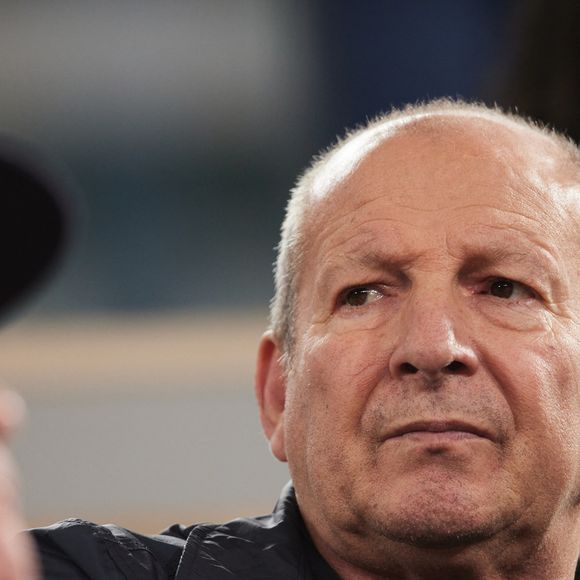 Leur histoire a débuté après une rencontre au Cap-Martin et un coup de foudre réciproque.

Rolland Courbis dans les tribunes des Internationaux de France de tennis de Roland Garros 2024 à Paris, France, le 1er juin 2024. © Jacovides-Moreau/Bestimage