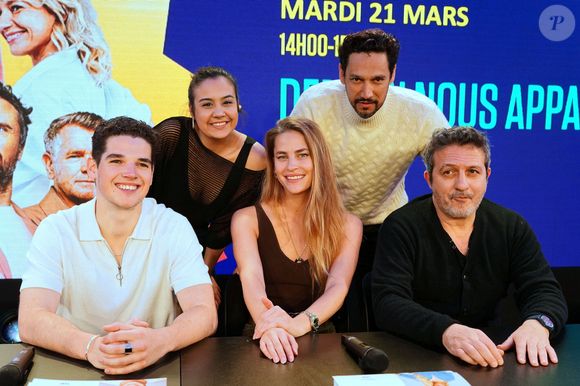 Martin Mille, Sahelle de Figueiredo, Solène Hébert, Stany Coppet et Farouk Bermouga - Rencontre avec les comédiens de "Demain nous appartient" au festival Series Mania à Lille le 21 mars 2023.