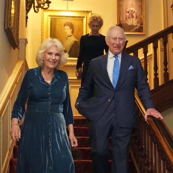 Le roi Charles III d'Angleterre et Camilla Parker Bowles, reine consort d'Angleterre, célèbrent le lancement de la Queen's Reading Room Medal à Clarence House à Londres, le 25 mars 2025. Photo par ALPHA AGENCY / BESTIMAGE