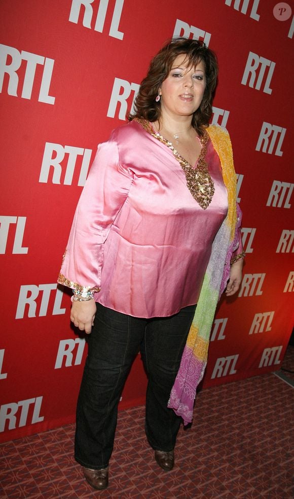 Laurence Boccolini arrive à la soirée de célébration du 30ème anniversaire de l'émission 'Les Grosses Tetes' de la radio française RTL qui s'est tenue au premier étage de la Tour Eiffel à Paris, France le 5 avril 2007. Photo by Denis Guignebourg/ABACAPRESS.COM