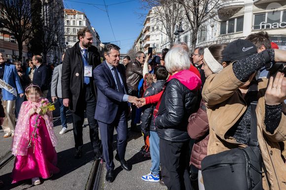 Christian Estrosi, le maire de Nice, sa fille Bianca, son 1er adjoint Anthony Borré et Graig Monetti, l'adjoint au maire de Nice, délégué à l’événementiel, à la jeunesse et à l'égalité des chances, ont lancé "La Carnavalina", une déambulation d'artistes, musiciens, jongleurs, acrobates..., le long de l'avenue Jean Médecin en prémice à la soirée d'ouverture de la 140eme édition du Carnaval de Nice "Roi des Oceans" à Nice, le 15 février 2025.
Crédit : Bruno Bebert / Bestimage