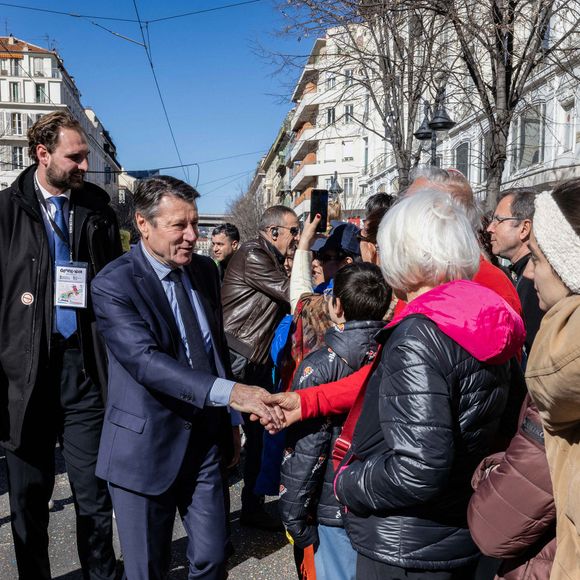 Christian Estrosi, le maire de Nice, sa fille Bianca, son 1er adjoint Anthony Borré et Graig Monetti, l'adjoint au maire de Nice, délégué à l’événementiel, à la jeunesse et à l'égalité des chances, ont lancé "La Carnavalina", une déambulation d'artistes, musiciens, jongleurs, acrobates..., le long de l'avenue Jean Médecin en prémice à la soirée d'ouverture de la 140eme édition du Carnaval de Nice "Roi des Oceans" à Nice, le 15 février 2025.
Crédit : Bruno Bebert / Bestimage