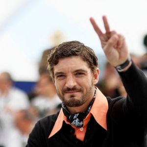 Niels Schneider au photocall du film "La Bataille De Gaulle: L'Âge De Fer" (De Gaulle: Tilting Iron) lors du 79ème Festival International du Film de Cannes, France, le 21 mai 2026. © Jacovides-Moreau/Bestimage
