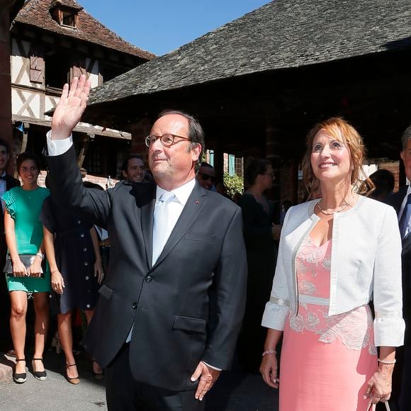 François Hollande et Ségolène Royal - Mariage de Thomas Hollande et de la journaliste Emilie Broussouloux à la mairie à Meyssac en Corrèze près de Brive, ville d'Emiie. Le 8 Septembre 2018. 
© Patrick Bernard-Guillaume Collet / Bestimage