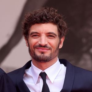Niels Schneider - Montée des marches du film " L'inconnue" lors du 79ème Festival International du Film de Cannes, le 18 mai 2026. © Jacovides-Moreau / Bestimage