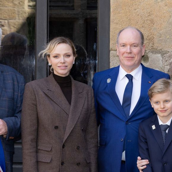Hervé Van Praag, maire de Plévenon, La princesse Charlène de Monaco, Le prince Albert II de Monaco, La princesse Gabriella de Monaco, comtesse de Carladès, Le prince Jacques de Monaco, marquis des Baux lors d'une visite au Fort la Latte, Château de La Roche Goyon à Plévenon le 9 avril 2025. Le donjon fut érigé vers 1350 par Etienne III de Goyon, seigneur de Matignon

© Olivier Huitel / Pool / Bestimage