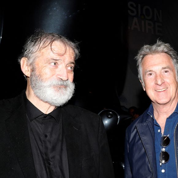 Durant l'entretien, l'acteur a fondu en larmes en évoquant le décès de son ami, le sculpteur Michel Bassompierre.

Exclusif -Michel Bassompierre et François Cluzet lors de la visite de l'exposition Les Géants des Glaces de M.Bassompierre au musée océanographique de Monaco le 10 avril 2024.
© Claudia Albuquerque / Bestimage