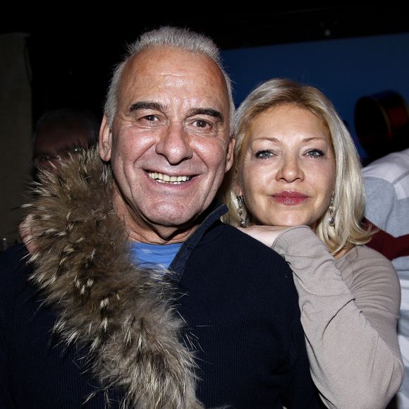 "Je n'ai absolument aucune affinité avec cette femme pour laquelle je n'ai absolument aucun respect, je pense qu'elle le sait. C'est très personnel. Il y a des choses qui ne se font pas dans la vie", confiait-elle à Jordan De Luxe en 2019 au sujet de Sanda. 

Michel Fugain et sa femme Sanda - People au concert de Michel Fugain et Pluribus aux Folies Bergère le 7 mars 2015 à Paris