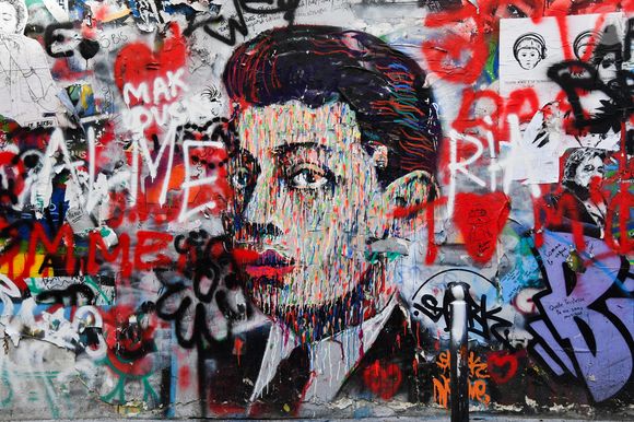 En 2026, la situation s’améliore avec l’arrivée d’un nouveau repreneur.

Maison de Serge Gainsbourg, pour le 35ème anniversaire de sa mort) à Paris, France, le 2 mars 2026.

© Alexandre Fay/PixPlanete/Bestimage