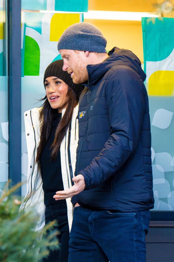 Le prince Harry, duc de Sussex et Meghan Markle, duchesse de Sussex, assistent à un match de basketball en fauteuil lors des "Invictus Games Vancouver Whistler 2025" à Vancouver, le 9 février 2025. Backgrid USA / Bestimage