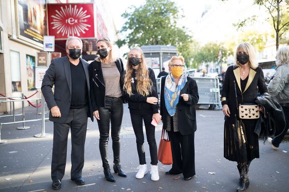 Exclusif - André Boudou, sa femme Adine, leur fille Alcéa et Elyette Boudou (Mamie Rock), Françoise Thibaut - Arrivée à la journée Spécial Johnny au Grand Rex "Son rève américain", pour la projection des documentaires "Johnny USA" et "A nos promesses". Le 21 octobre 2020
© Tiziano Da Silva / Bestimage