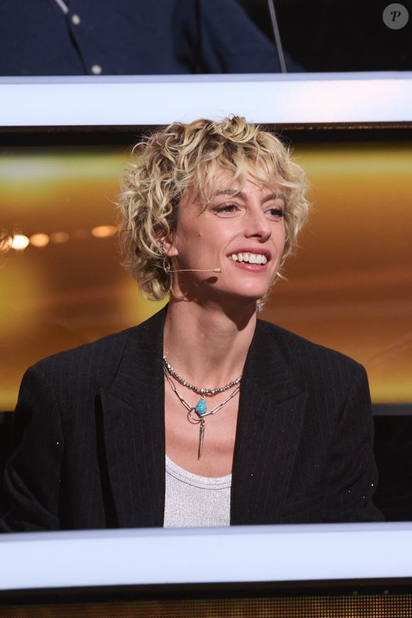 Sara Mortensen à l'enregistrement de l'émission "100% Logique", présentée par Cyril Féraud et diffusée le 12 avril 2025 sur France 2. Le 17 décembre 2024. © Cyril Moreau / Bestimage