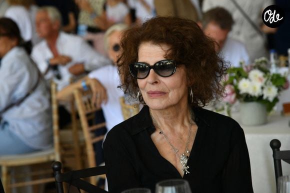Fanny Ardant dans l’espace VIP “le Pavillon Eiffel,” lors de la 12ème édition Longines Paris Eiffel Jumping au pied de la Tour Eiffel sur le Champ-de-Mars à Paris, France le 21 juin 2026

© Perusseau / Veeren / Bestimage
