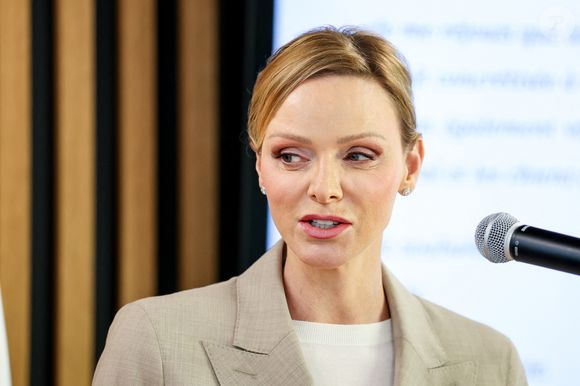 La princesse Charlène de Monaco, accompagnée de son frère Gareth Wittstock, participe à la présentation de la brigade canine au siège de la Direction de la Sûreté Publique à Monaco, le 27 octobre 2025. En présence d'Eric Arella, contrôleur en charge de la direction de la Sûreté publique. © Claudia Albuquerque/Bestimage