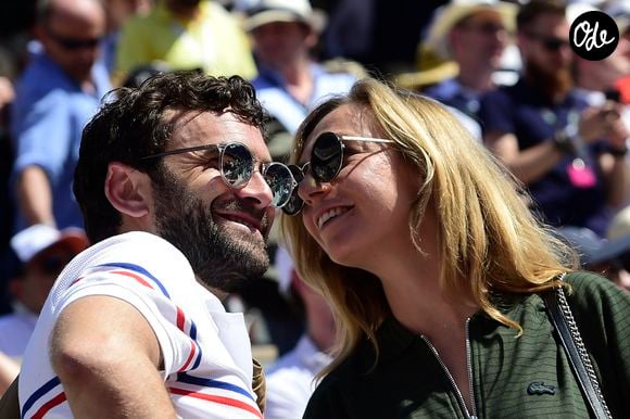 Après plusieurs années d'idylle avec l'acteur Clément Séjourné, le couple a pris des chemins différents.

Amélie Etasse et son compagnon Clement Sejourné dans les tribunes lors des internationaux de tennis de Roland Garros à Paris, France, le 1er juin 2019. © Jean-Baptiste Autissier/Panoramic/Bestimage