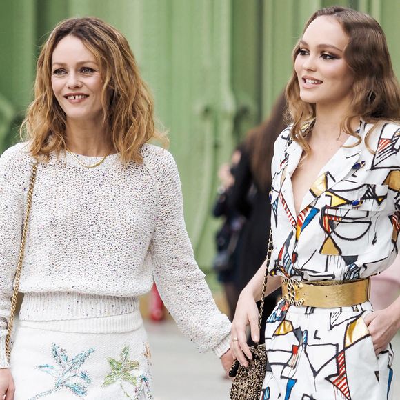 Grandir avec deux icônes internationales comme parents n’a pas été de tout repos...

Vanessa Paradis et Lily-Rose Depp arrivent au photocall de Chanel Cruise 2020, qui s'est tenu au Grand Palais, à Paris, en France, le 03 mai 2019. Photo par ENT / Splash News.com/ABACAPRESS.COM