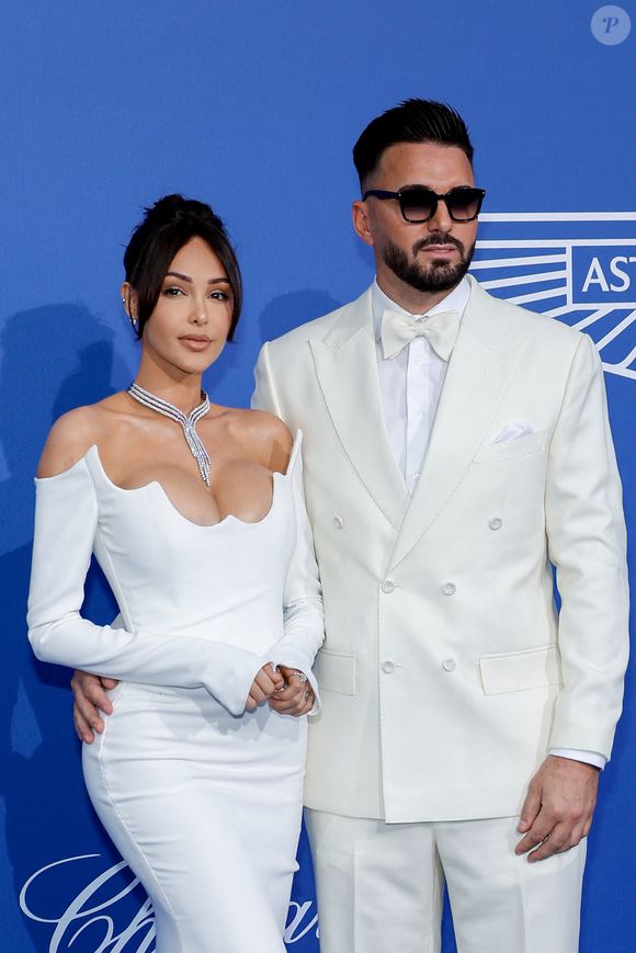 Nabilla Benattia et son mari Thomas Vergara - Photocall du gala de l'AmFar à l'Hôtel du Cap-Eden-Roc, Antibes, lors du 76ème Festival International du Film de Cannes. © Moreau-Jacovides / Bestimage