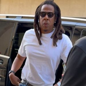 Paris, FRANCE - Jay-Z a partagé un moment chaleureux avec des fans chez Moët Hennessy à Paris. 2025. (Backgrid USA / Bestimage).