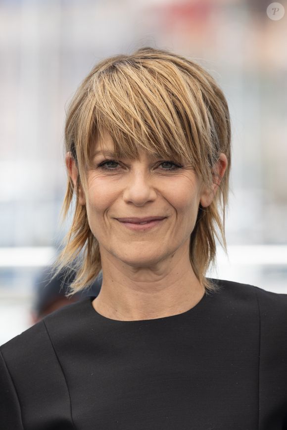 Marina Foïs au Photocall du film "Moi Qui T'Aimais" lors du 78ème Festival International du Film de Cannes, le 23 mai 2025.
© Jacovides/Moreau/Bestimage
