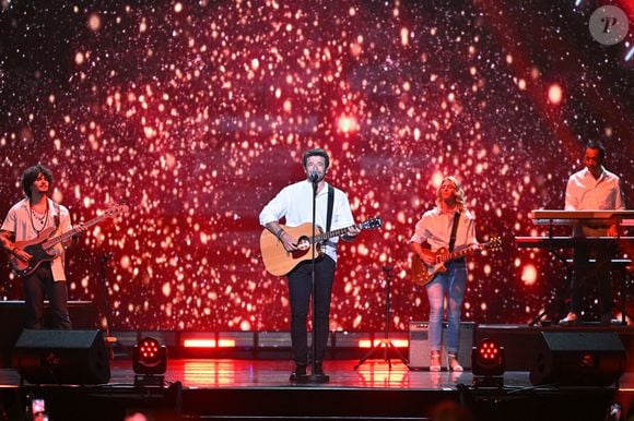 Exclusif - Patrick Bruel - Enregistrement de l'émission "Le grand concert des régions : ici c'est le Sud", présentée par L.Luyat et L.Thilleman et diffusée le 28 février  sur France 3, à l'Arena du Pays d'Aix à Aix-en-Provence. Le 29 avril 2024
Le grand concert des régions, c’est le nouveau rendez-vous événement de France 3 présenté par Laury Thilleman et Laurent Luyat. Pour cette seconde édition, ce grand show nous emmène dans le sud de la France !

Le grand concert des régions – Ici c’est le Sud réunit sur scène les talents nationaux et les artistes de la région pour un grand concert populaire et festif. Laury Thilleman et Laurent Luyat seront accompagnés d'Adrien Gavazzi, journaliste au sein de la rédaction France 3 Provence-Alpes. 

Entre chansons populaires, rythmes entraînants et mélodies envoûtantes, cette soirée mettra à l’honneur les sonorités emblématiques de la Provence, de l’Occitanie et de la Côte d’Azur

Chico & les Gypsies avec Chimène Badi vont mêler leur voix du Sud à la chaleur gitane et faire vibrer le public en interprétant La foule. 

Patrick Bruel et Mimaa, la sensation latina, partageront la scène et nous emmèneront Au café des délices. 

Accompagné par Les Chœurs du Sud, Patrick Fiori chantera Corsica, dans cette langue qui touche directement le coeur. 

Seront de la fête : Patrick Bruel, Chimène Badi, Patrick Fiori, Amir, Chico et Les Gypsies, la Petite Culotte, Mimaa, Collectif Métissé, Zize, Dany Brillant, Patrick Hernandez, Carla, les Chevaliers du Fiel, la troupe Je vais t'aimer, Début de soirée, Tibz, Jean-Pierre Mader et la troupe des 10 Commandements.... 

Le grand concert des régions – Ici c’est le Sud, une soirée-événement sous le signe de la musique et du partage !

© Bruno Bebert / Bestimage