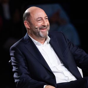 Kad Merad lors de l'enregistrement de l'émission "La chanson secrète N°14", présentée par Nikos Aliagas et diffusée le 26 décembre sur TF1, à Paris le 9 décembre 2025. © Jacovides-Moreau/Bestimage
