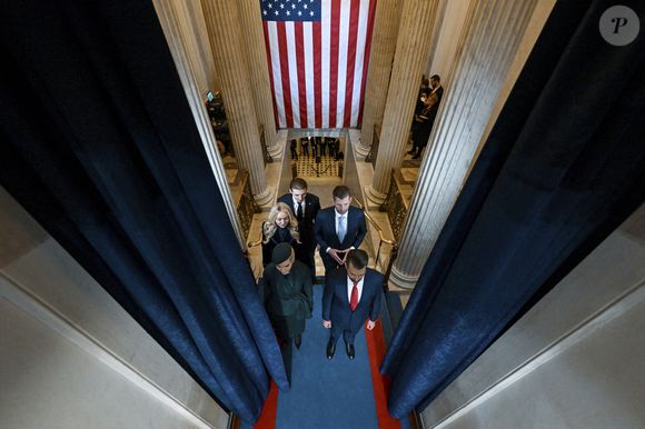 Ivanka Trump, Donald Trump Jr, Tiffany Trump, Eric Trump et Barron Trump entrent en scène lors de l'investiture de Donald Trump en tant que 47e président des États-Unis dans la rotonde du Capitole à Washington, D.C., le lundi 20 janvier 2025 (Abaca : Kenny Holston/The New York Times NYTCREDIT : Kenny Holston/The New York Times).