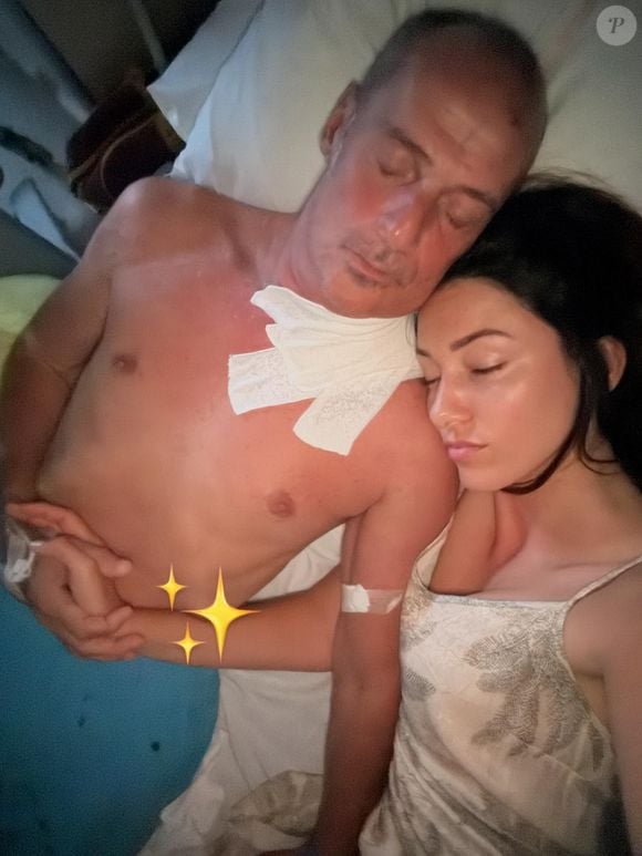 Le week-end dernier Roger Erhart avait fait savoir qu'il était à l'hôpital et Delphine Wespiser l'a rejoint

Delphine Wespiser au chevet de son ancien compagnon Roger Erhart, hospitalisé depuis plusieurs jours. L'ancienne Miss France a publié un message et des photos sur Instagram