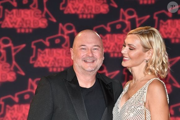 Sébastien Cauet et sa compagne Nathalie Dartois lors de la 23ème édition des NRJ Music Awards 2021 au Palais des Festivals de Cannes, le 20 novembre 2021.
© Rachid Bellak/Bestimage