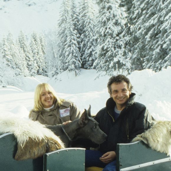 Michel Sardou, légende de la chanson française, possède un vaste patrimoine immobilier.

En France, à Megève, Michel Sardou avec sa femme Babette.
Michel Ristroph via Bestimage