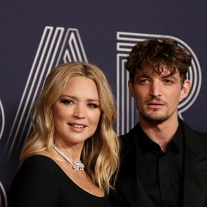 Virginie Efira et son compagnon Niels Schneider (en YSL) - Photocall de la 47ème édition de la cérémonie des César à l'Olympia à Paris, le 25 février 2022. © Borde-Jacovides/Bestimage