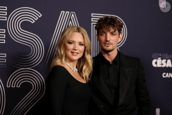 Virginie Efira et son compagnon Niels Schneider (en YSL) - Photocall de la 47ème édition de la cérémonie des César à l'Olympia à Paris, le 25 février 2022. © Borde-Jacovides/Bestimage