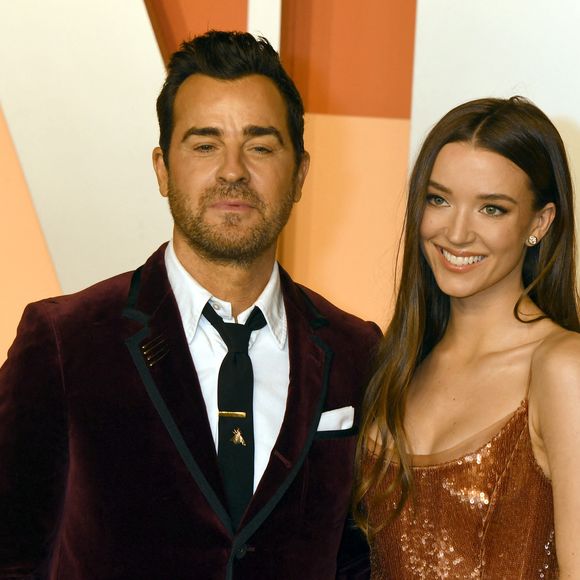Mais voilà que l'acteur de 53 ans vient de se marier avec sa fiancée, Nicole Brydon, de 23 ans sa cadette.

Le 2 mars : Justin Theroux & Nicole Brydon Bloom à la soirée des Oscars 2025 de Vanity Fair le 2 mars 2025 au Wallis Annenberg Center For performing Arts à Beverly Hills, Californie.
©Photo Press Service / BESTIMAGE