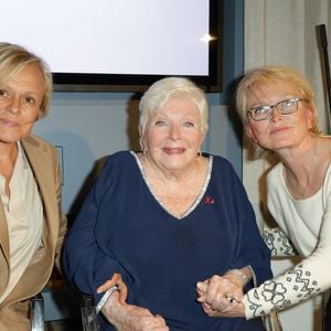 Exclusif - Muriel Robin, Line Renaud et Claude Chirac - 6ème remise du prix "Fonds de dotation Line Renaud-Loulou Gasté" pour la recherche médicale à la Maison de la Recherche à Paris le 25 novembre 2024. 
© Coadic Guirec/Bestimage