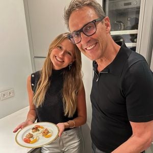 Lola Courbet et son père Julien Courbet à Paris. Photo partagée sur Instagram le 23 décembre 2024.