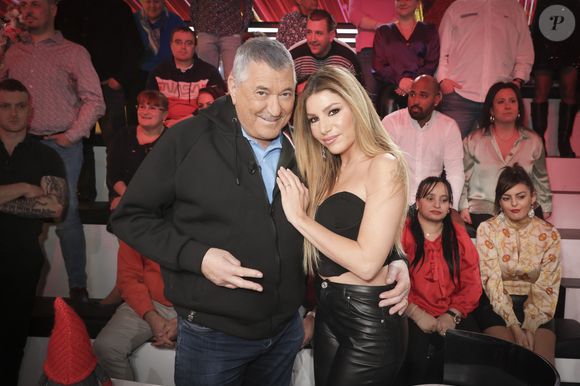 Il y a 17 ans, l'actrice phare de "Plus belle la vie" faisait la rencontre de Jean-Marie Bigard de 28 ans son aîné,  à qui elle dit "oui" en 2011.

Exclusif - Jean-Marie Bigard et sa femme Lola Marois - Enregistrement de l'émission "La Grosse Rigolade" présentée par C.Hanouna le 1er décembre qui sera diffusée à 21h10 sur C8 le Jeudi 8 décembre 2022 qui réunira les experts de la blague pour une soirée 100% Darka. © Jack Tribeca / Bestimage