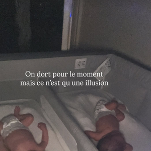 Quelques jours après leur retour à la maison, elle partage son quotidien sur Instagram.

Capture Instagram - Kelly Vedovelli