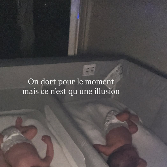 Quelques jours après leur retour à la maison, elle partage son quotidien sur Instagram.

Capture Instagram - Kelly Vedovelli