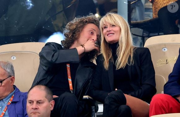 Isabelle Camus et son fils Joalukas Noah dans les tribunes des Internationaux de France de tennis de Roland Garros 2024 à Paris, France, le 31 mai 2024. © Jacovides-Moreau/Bestimage